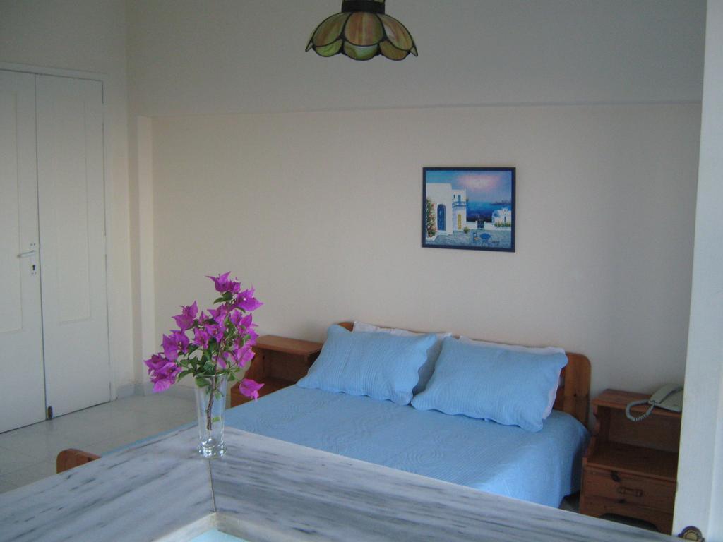 Villa Anneta Kamari  Room photo